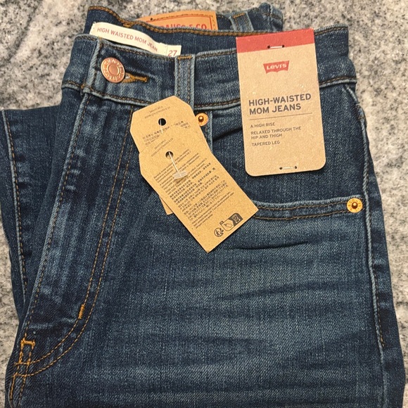Levi's Denim - Levi's High-Waisted Mom Jeans - Dark Blue Denim size 4/27 new with tags